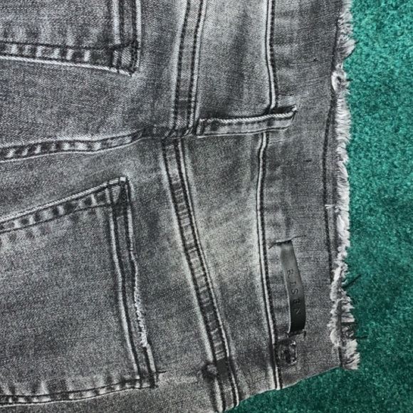 Faded black/grayish jeans (w 1 damaged belt loop) - Picture 3 of 7